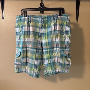 Old Navy Woman Green Plaid Shorts zip up pockets Size 14  preowned Waist 34"